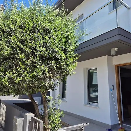 Luxury Townhouse Minutes From And Center *